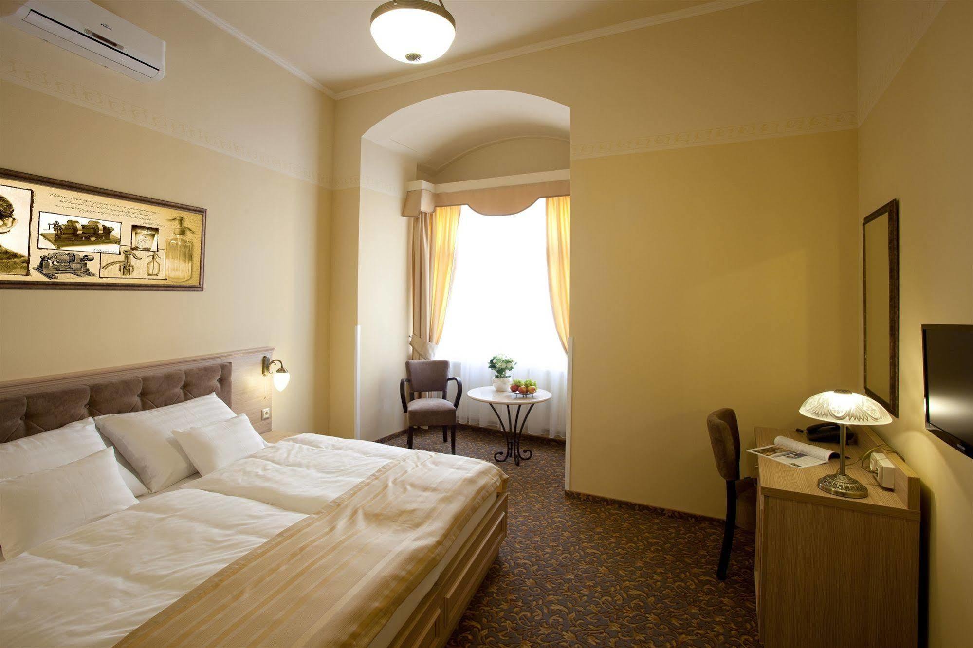 Barokk Hotel Promenad Győr Kültér fotó